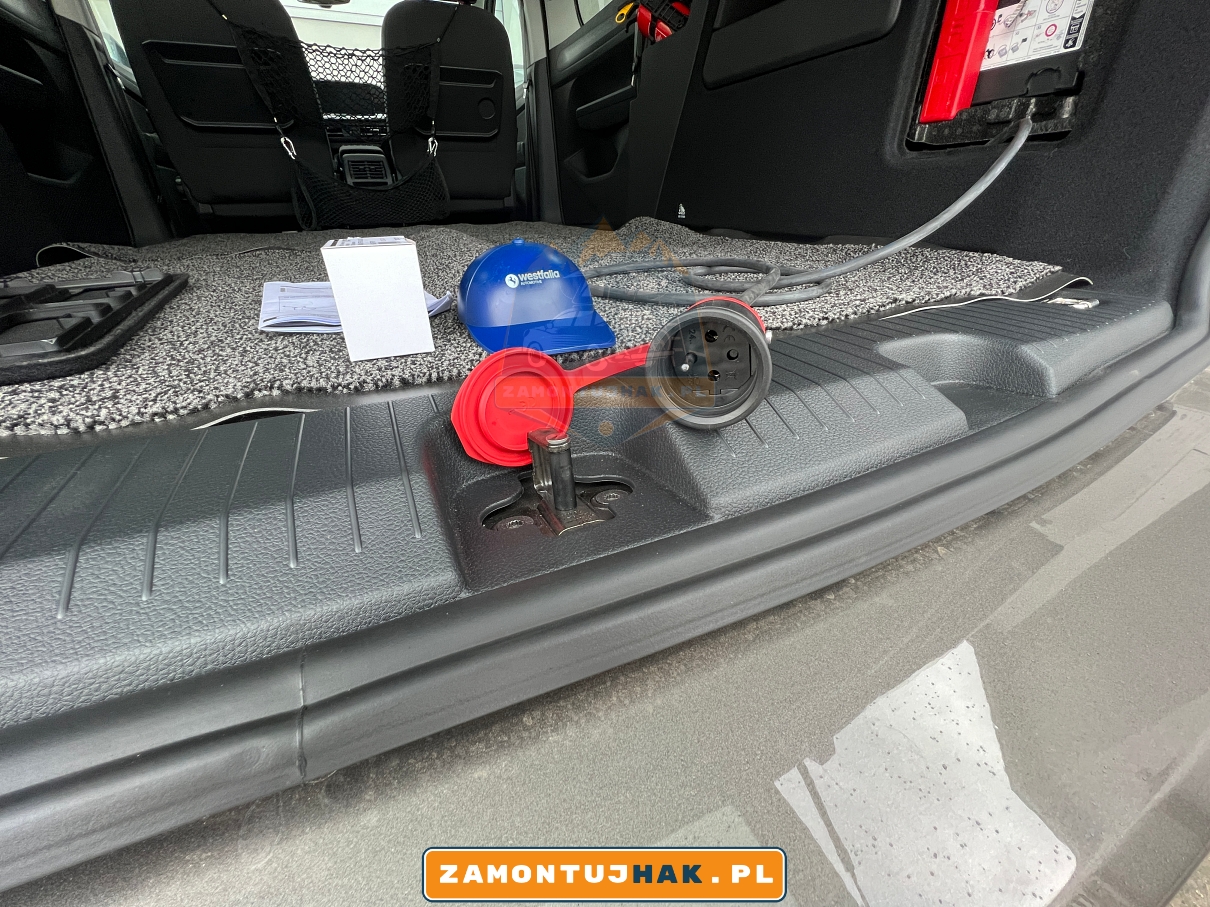 wnetrze, bagaznik samochodu ford tourneo connect 2023 wersja long dlugi